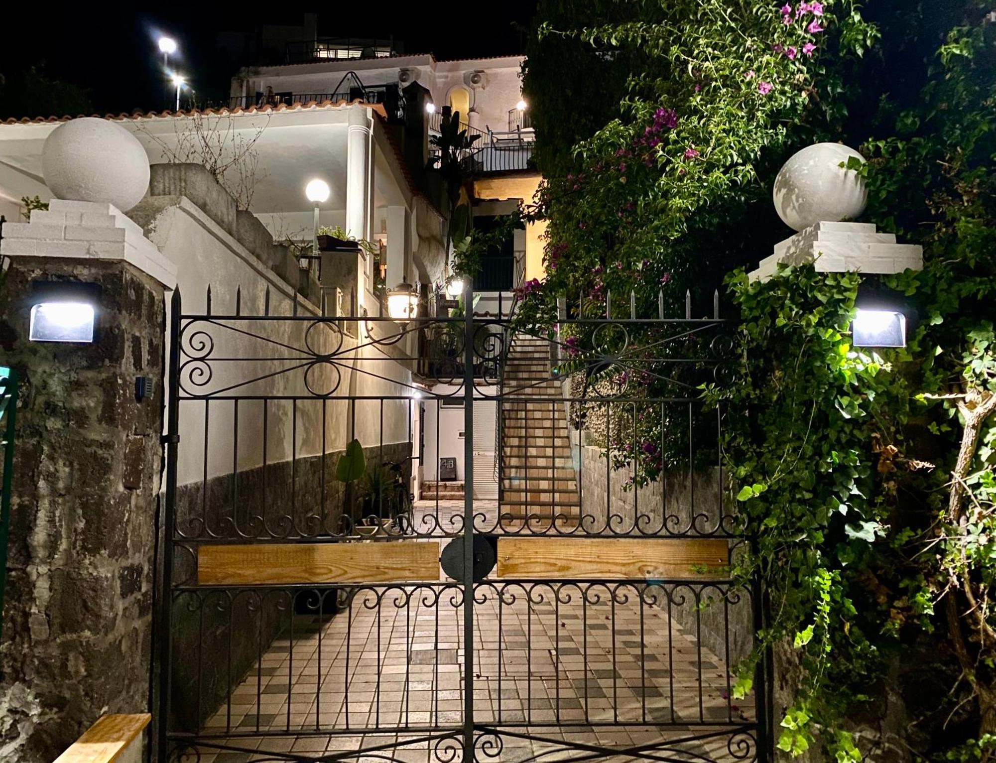Black Market Hotel Isquia Exterior foto